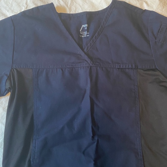 Mobb Navy and Black Scrub Top - Picture 1 of 2
